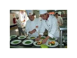 20 CHEFS AND KITCHEN ASSISTANCE NEEDED