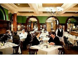 Passionate waiters and waitresses needed