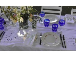 WAITER AND WAITRESS NEEDED-WITH OR WITHOUT EXPERIENCE, NIGHT SHIFTS AVAILABLE