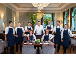 Waiter Waitresses Bartenders Hostesses Runners