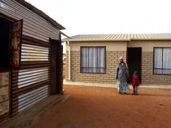 DRIEKOPPIES IN NELSPRUIT AN HENDRINA KWA ZAMOKUHLE EXT 8, SELLING RDP