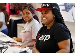 200 shop cashiers wanted