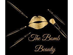 Permanent make up artist